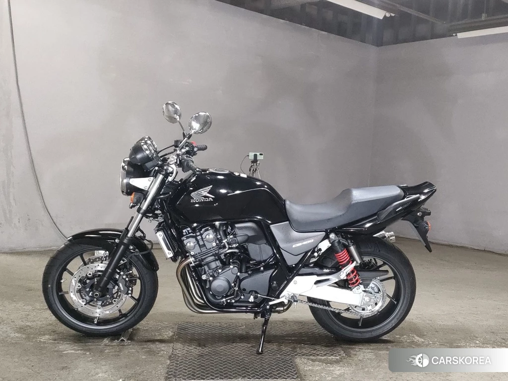Проданный Honda CB400SF 2022 из Японии, фото 2