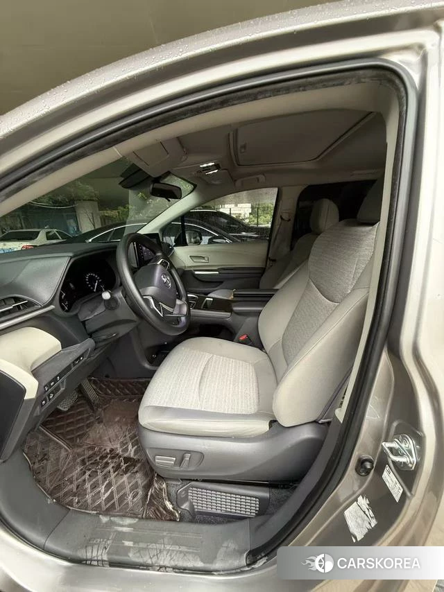 Toyota Saina 2023 Серебристо-серый из Китая, фото 2