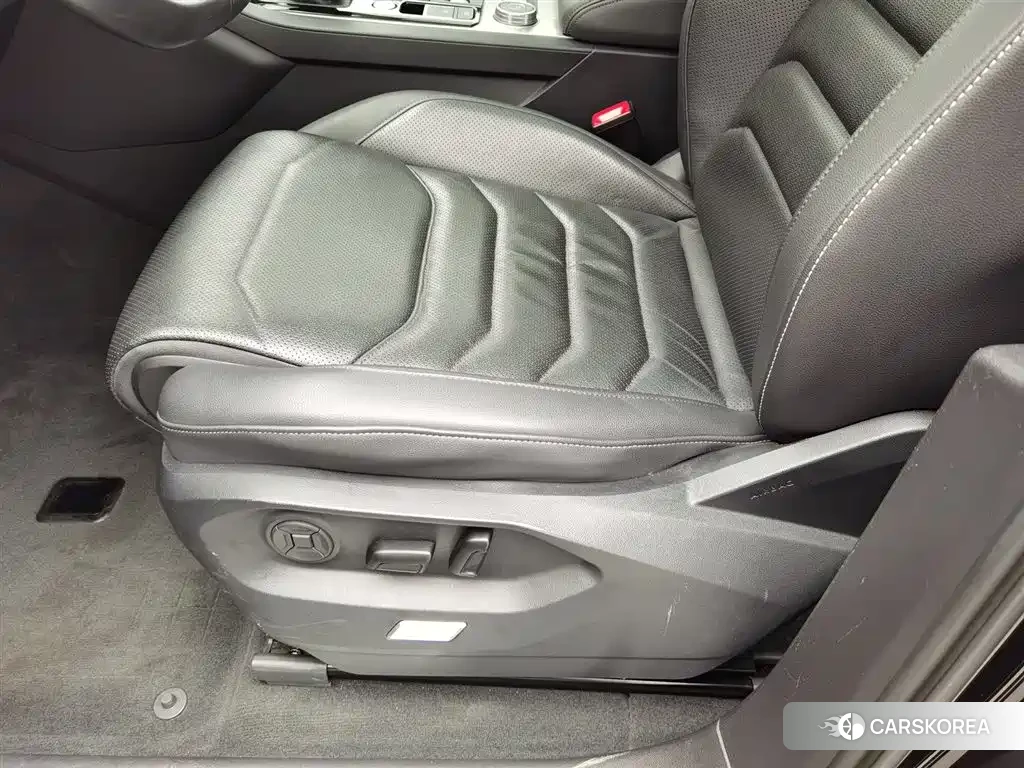Volkswagen Touareg id 4607106 из Китая 12
