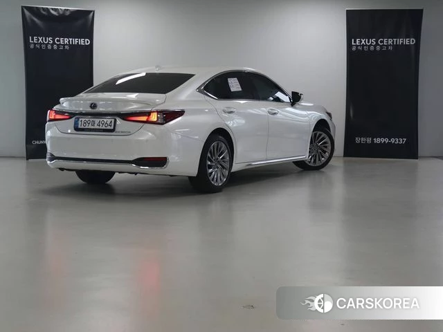 Lexus ES300h 7th generation 2025 Жемчужный цвет из Кореи, фото 6