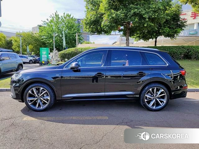 Audi Q7 2024 Черный из Китая, фото 2
