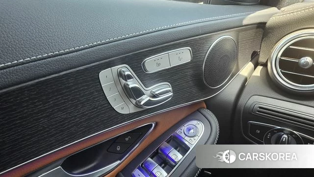 Mercedes-Benz GLC-Class X253 2023 Черный из Кореи, фото 2