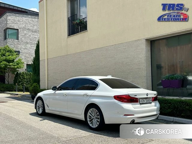BMW 5 Series (G30) 2018 Белый из Кореи, фото 2