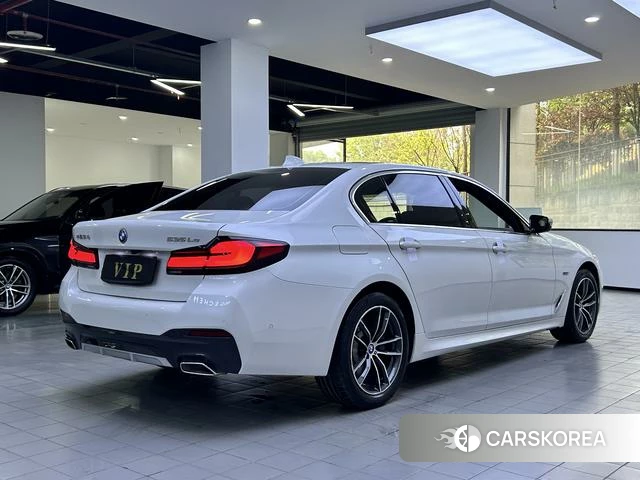 BMW 5 series PHEV 2022 Белый из Китая, фото 3