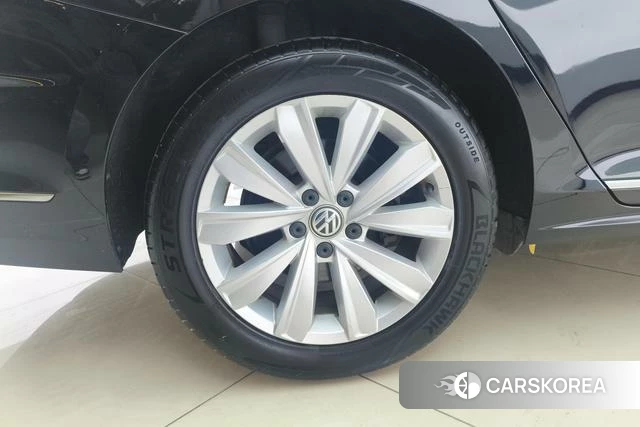 Volkswagen Passat id 4236647 из Китая 9