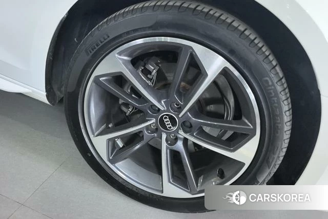 Audi A4L id 4263780 из Китая 9
