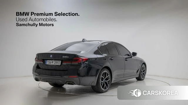 BMW 5 Series (G30) 2023 Черный из Кореи, фото 2