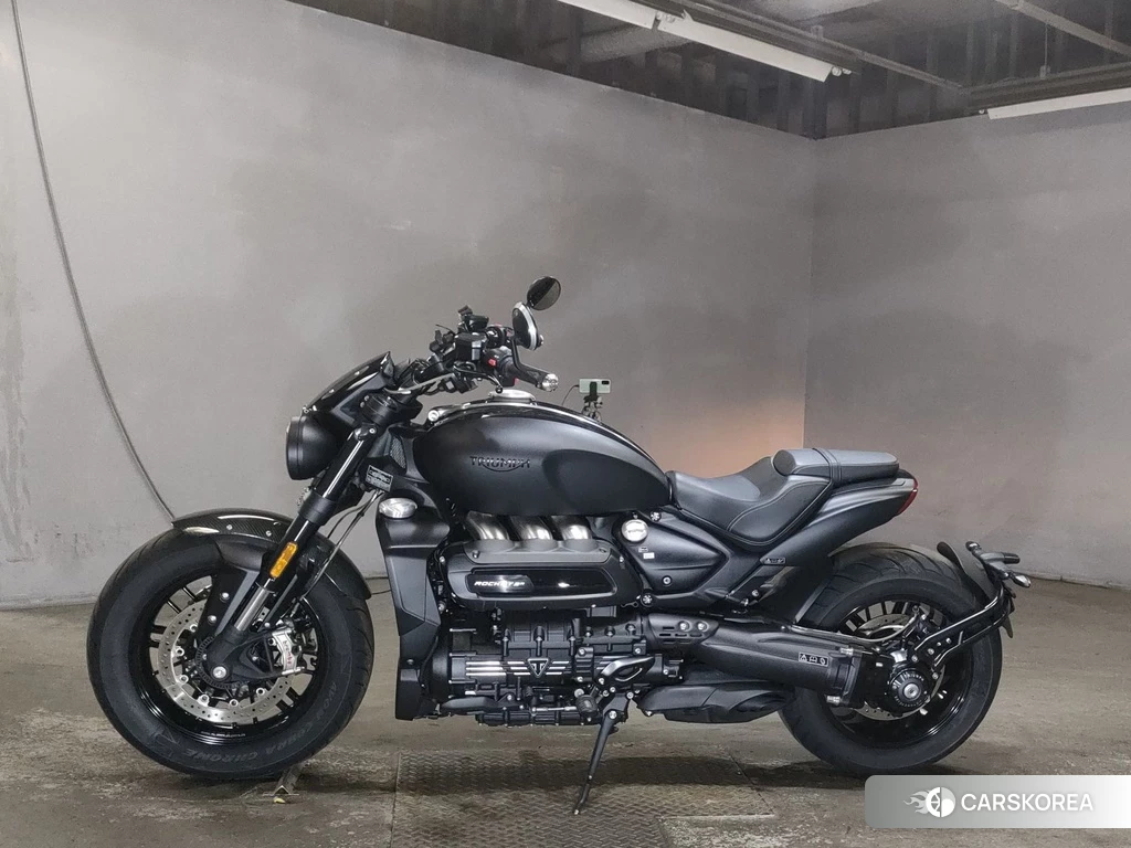 Проданный Triumph ROCKET 3 R 2021 из Японии