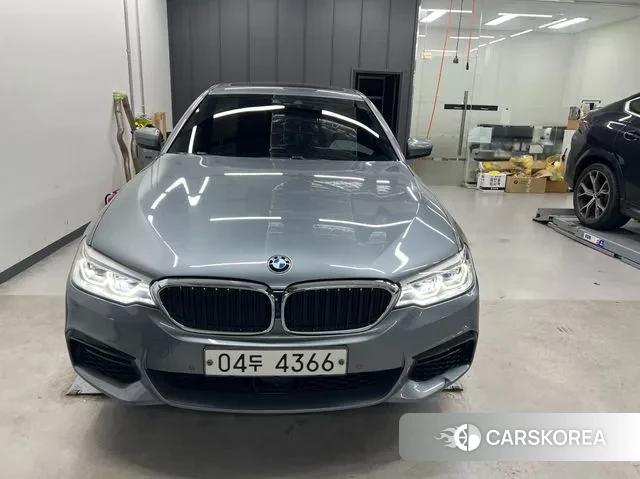 BMW 5 Series (G30) 2018 Небесно-голубой из Кореи, фото 3