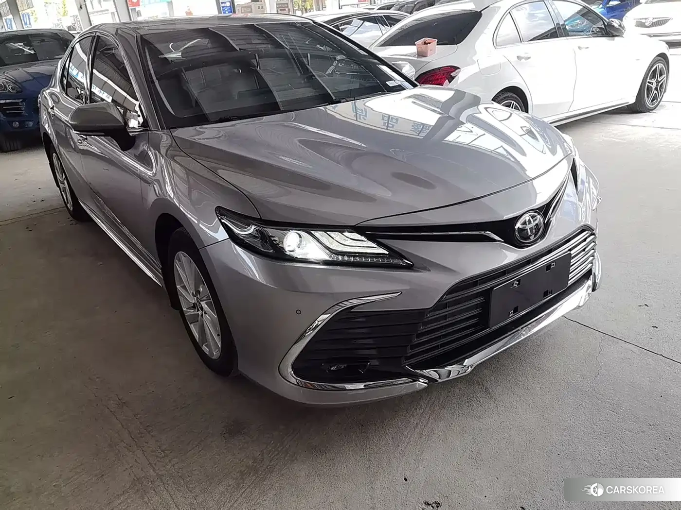 Toyota Camry 2023 Champagne/brown из Китая, фото 2