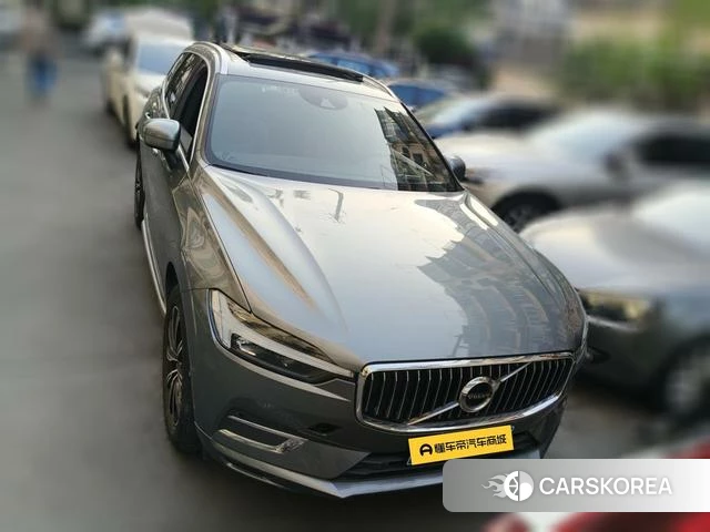 Volvo XC60 2021 Темно-серый из Китая, фото 2