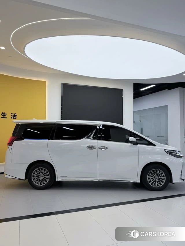 Lexus LM id 4336316 из Китая 7