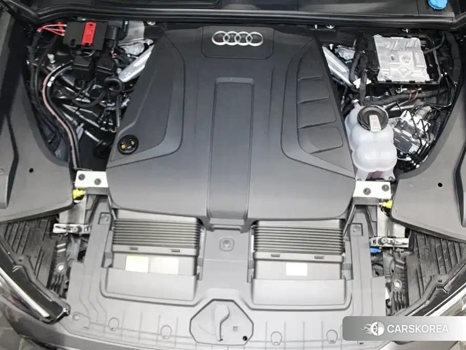 Audi Q8 2026 Silver/gray из Китая, фото 3