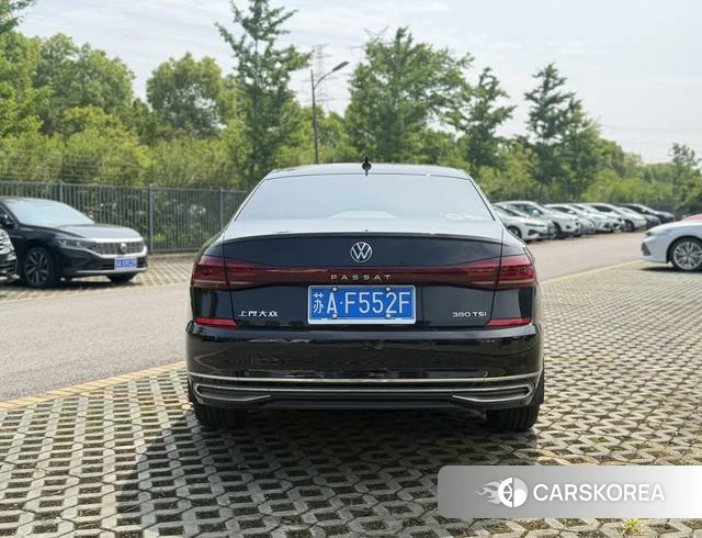 Volkswagen Passat 2022 Черный из Китая, фото 2