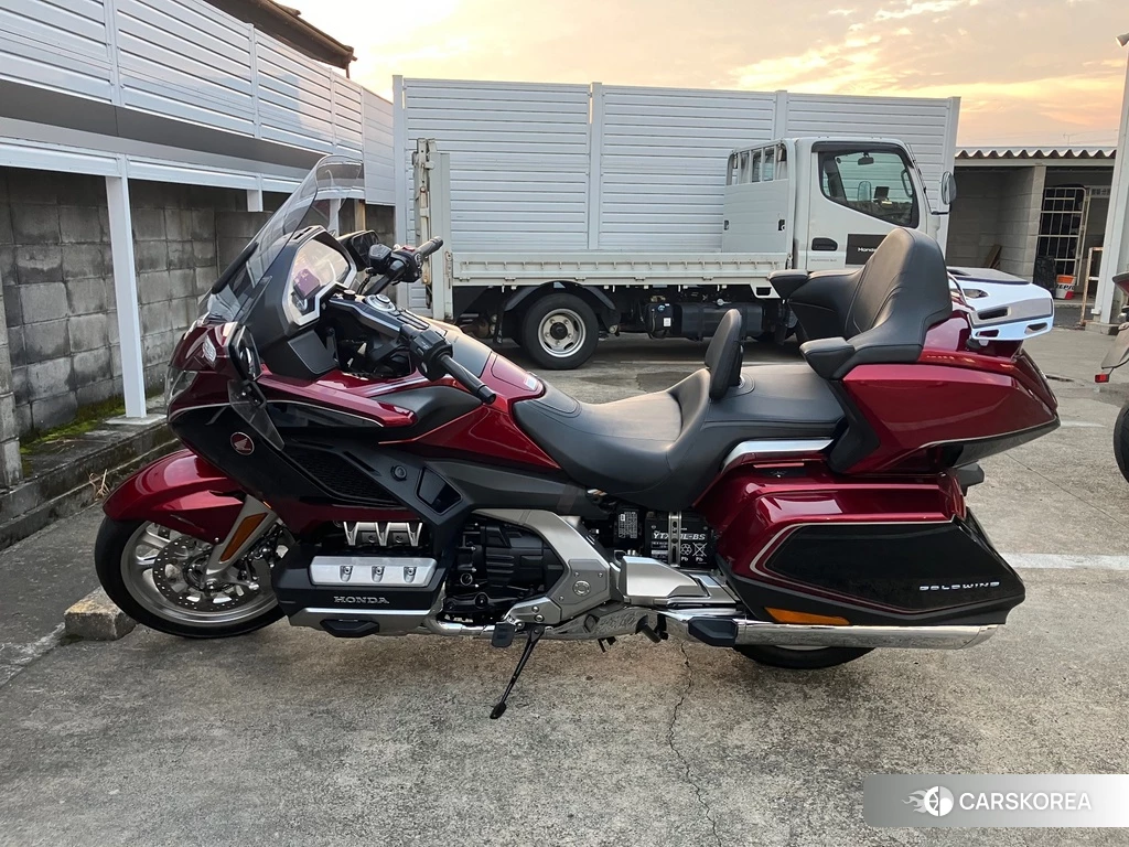 Проданный Honda GL1800 TOUR DCT 2018 из Японии, фото 2