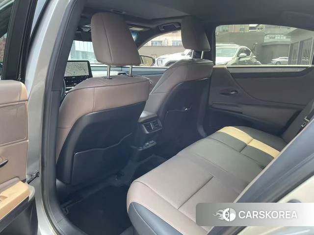 Lexus ES 2025 Серебристо-серый из Китая, фото 4