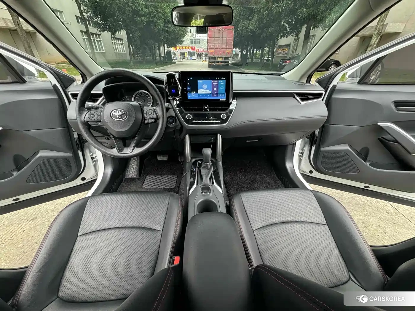 Toyota Corolla 2023 Белый из Китая, фото 2