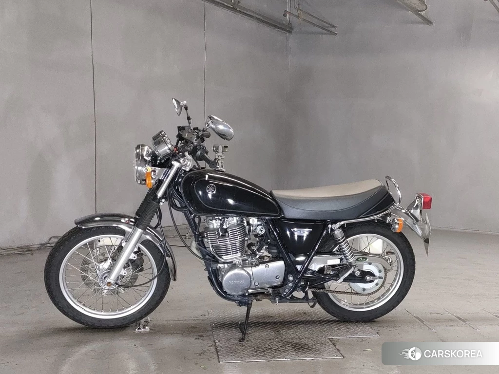 Проданный Yamaha SR 400 2017 из Японии, фото 2