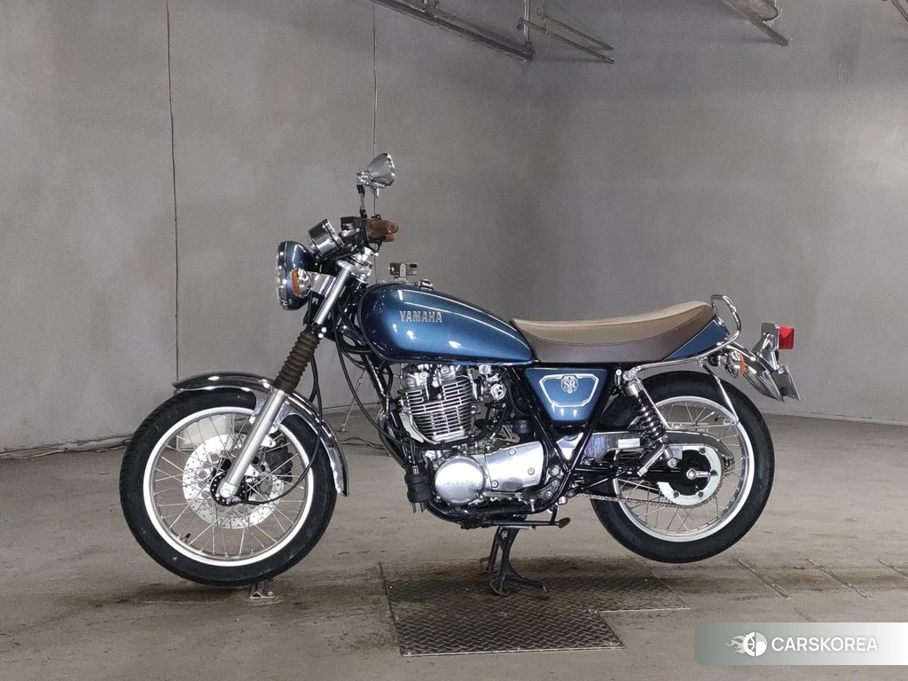 Проданный Yamaha SR 400 2020 из Японии, фото 2
