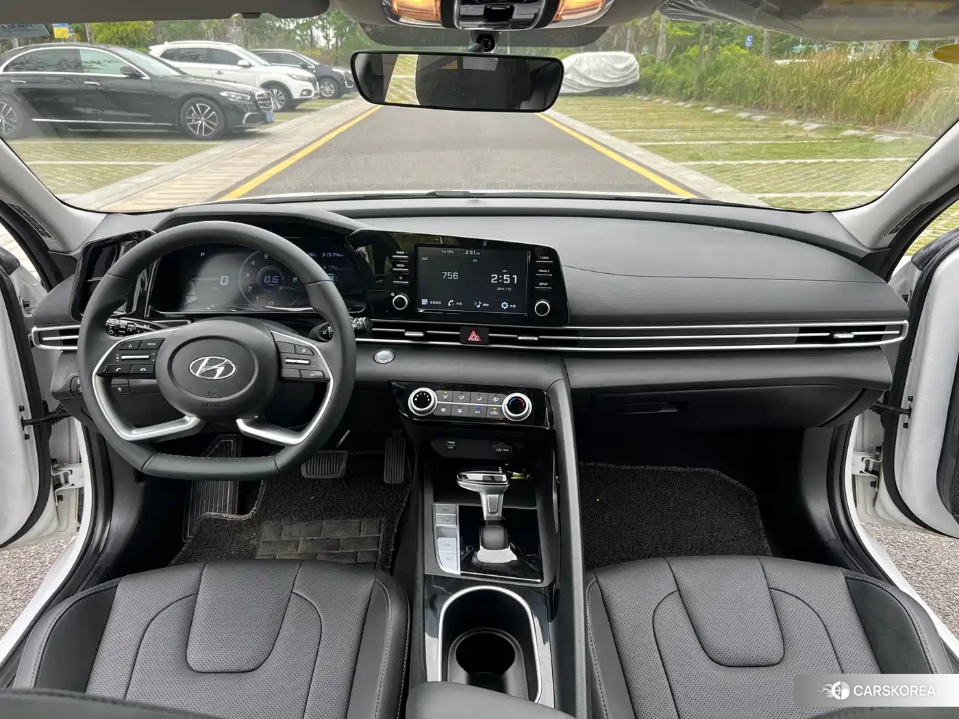Hyundai Elantra 2023 Белый из Китая, фото 2