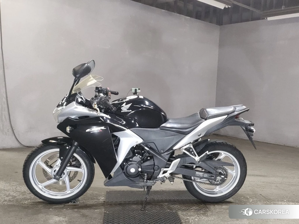 Проданный Honda CBR250R 2011 из Японии, фото 2