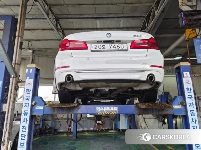 BMW 5 Series (G30) 2019 Белый из Кореи, фото 2