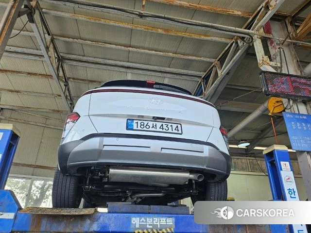 Hyundai Kona (SX2) 2024 Белый из Кореи, фото 2