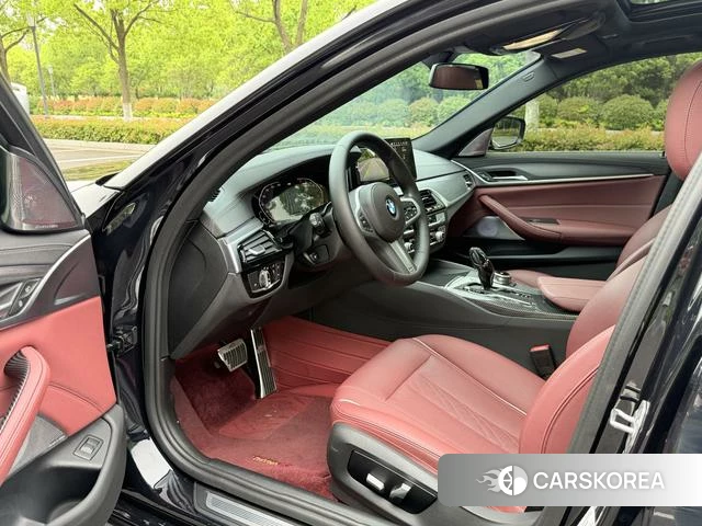 BMW 5 series 2022 Черный из Китая, фото 5