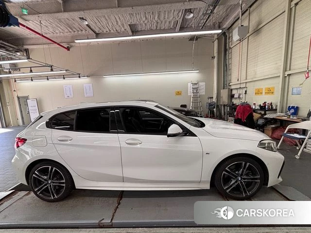 BMW 1 Series (F40) 2024 Белый из Кореи, фото 2