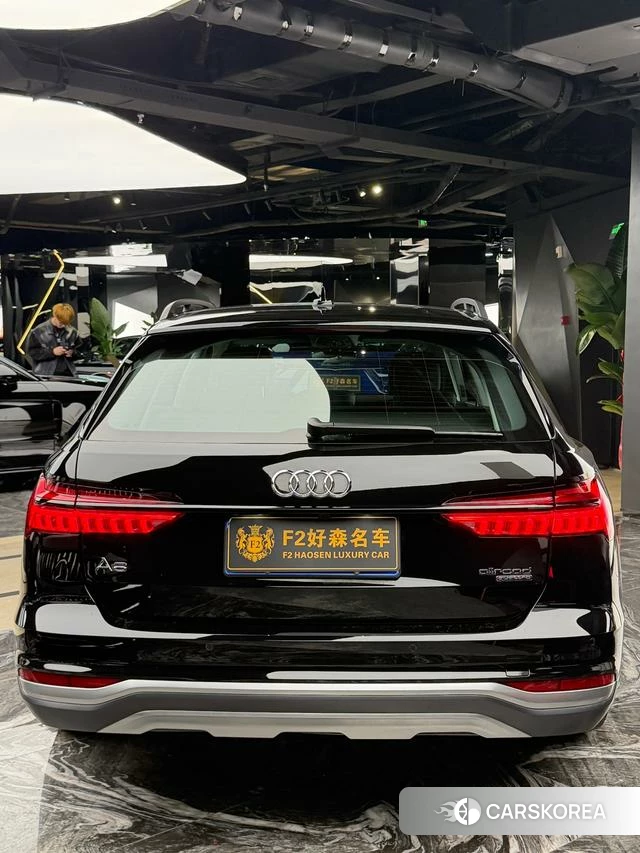 Audi A6 (import) 2023 Черный из Китая, фото 2