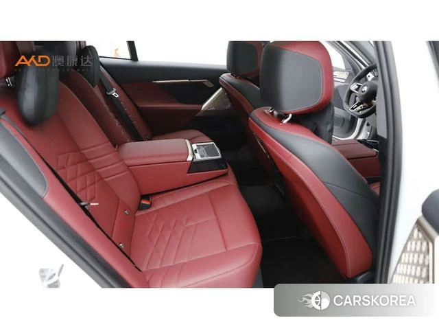 BMW 5 series 2025 Белый из Китая, фото 2