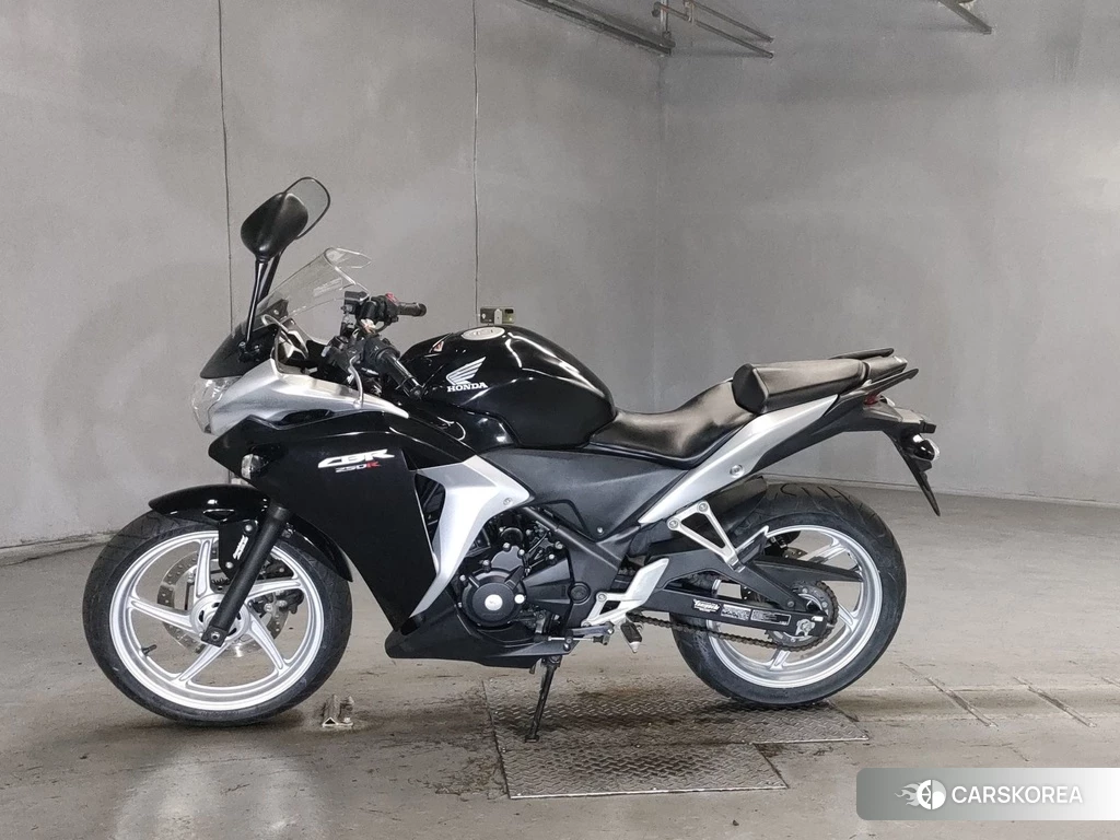 Проданный Honda CBR250R 2011 из Японии
