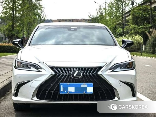 Lexus ES 2023 Белый из Китая, фото 2