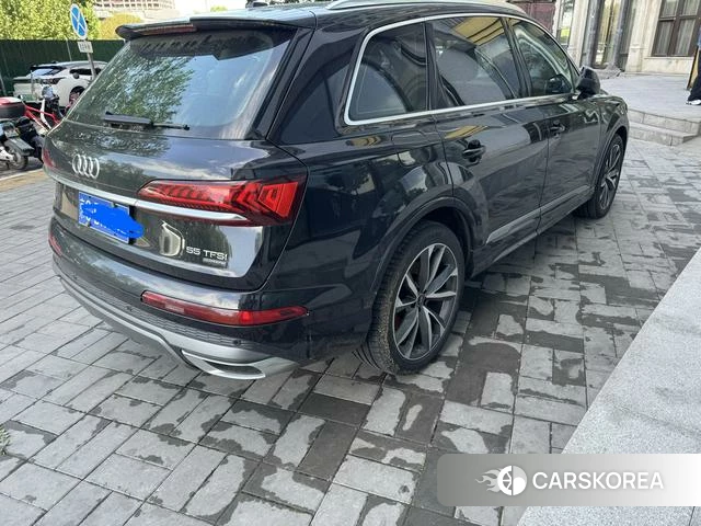 Audi Q7 2021 Черный из Китая, фото 2