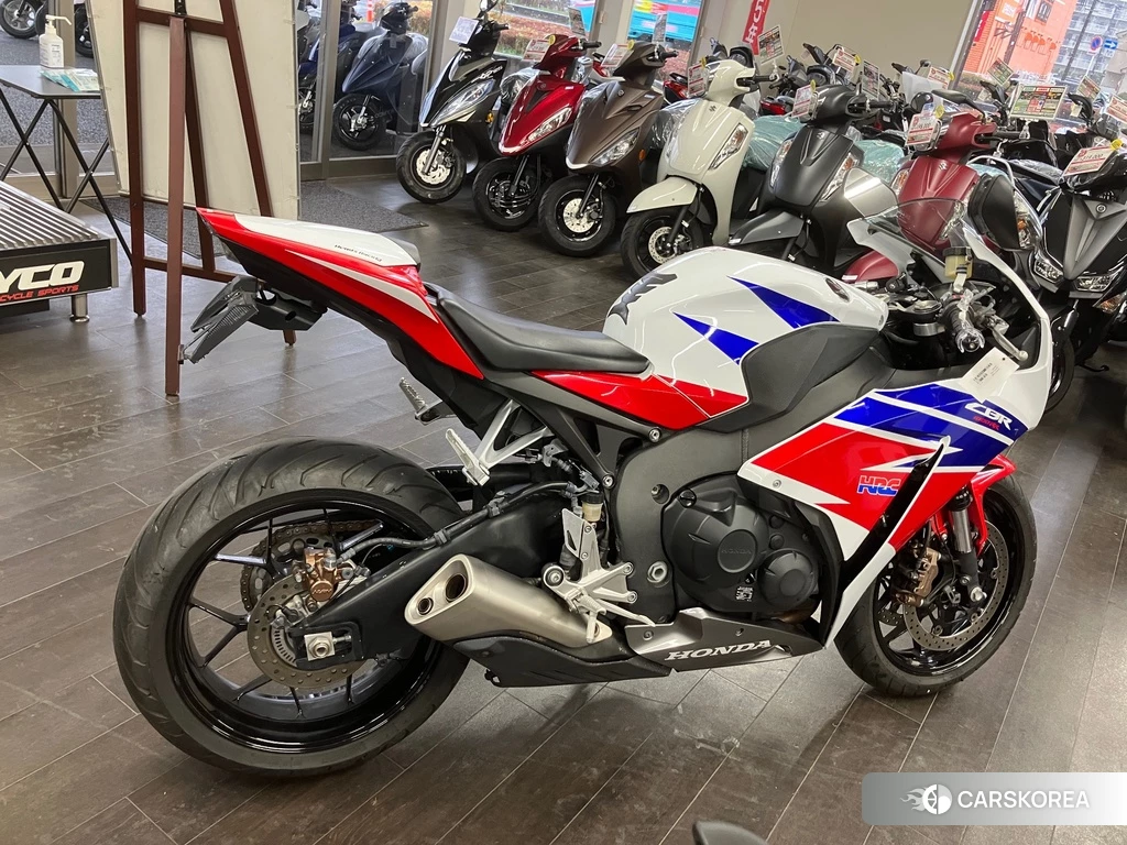 Проданный Honda CBR1000RR 2015 из Японии