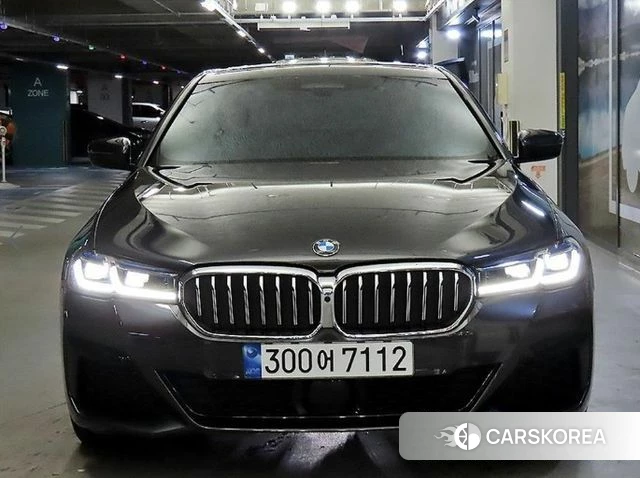 BMW 5 Series (G30) 2023 Серебристо-серый из Кореи, фото 2