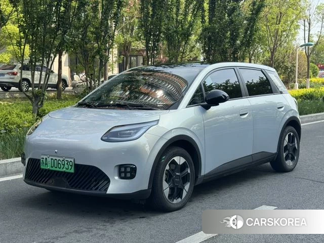 Aian AION UT 2025 Серебристо-серый из Китая, фото 2