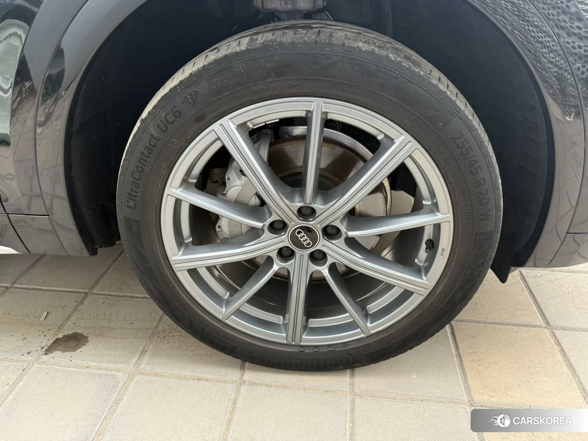 Audi Q5L id 4441378 из Китая 12