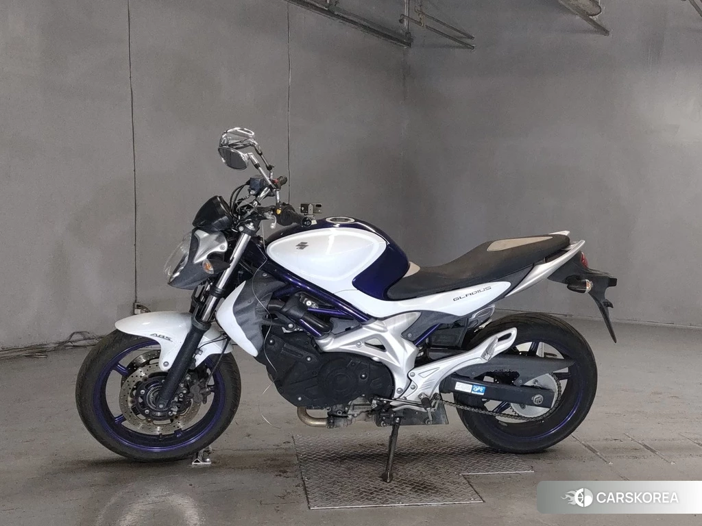 Проданный Suzuki GLADIUS 400 2011 из Японии, фото 2