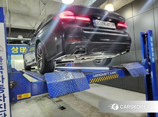 BMW 5 Series (G30) 2023 Черный из Кореи, фото 2