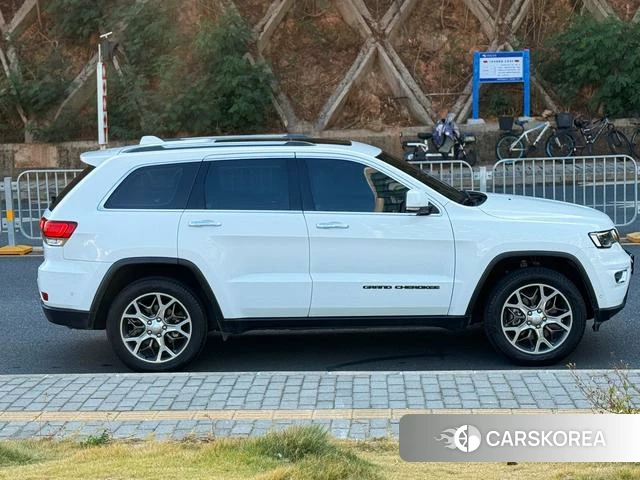 Jeep Grand Cherokee (imported) 2023 Белый из Китая, фото 4