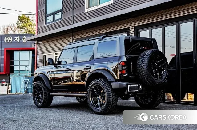 Ford Bronco 6th Generation 2022 Черный из Кореи, фото 2