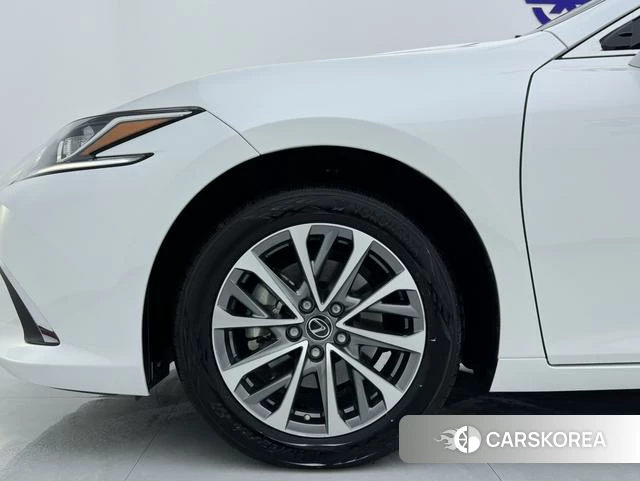 Lexus ES id 4297972 из Китая 12
