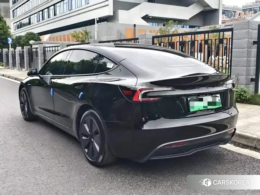 Tesla Model 3 2024 Черный из Китая, фото 2