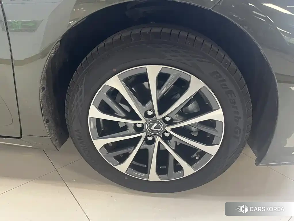 Lexus ES 2026 Зеленый из Китая, фото 4
