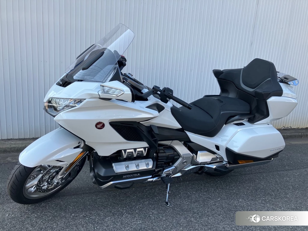 Проданный Honda GL1800 TOUR DCT 2021 из Японии