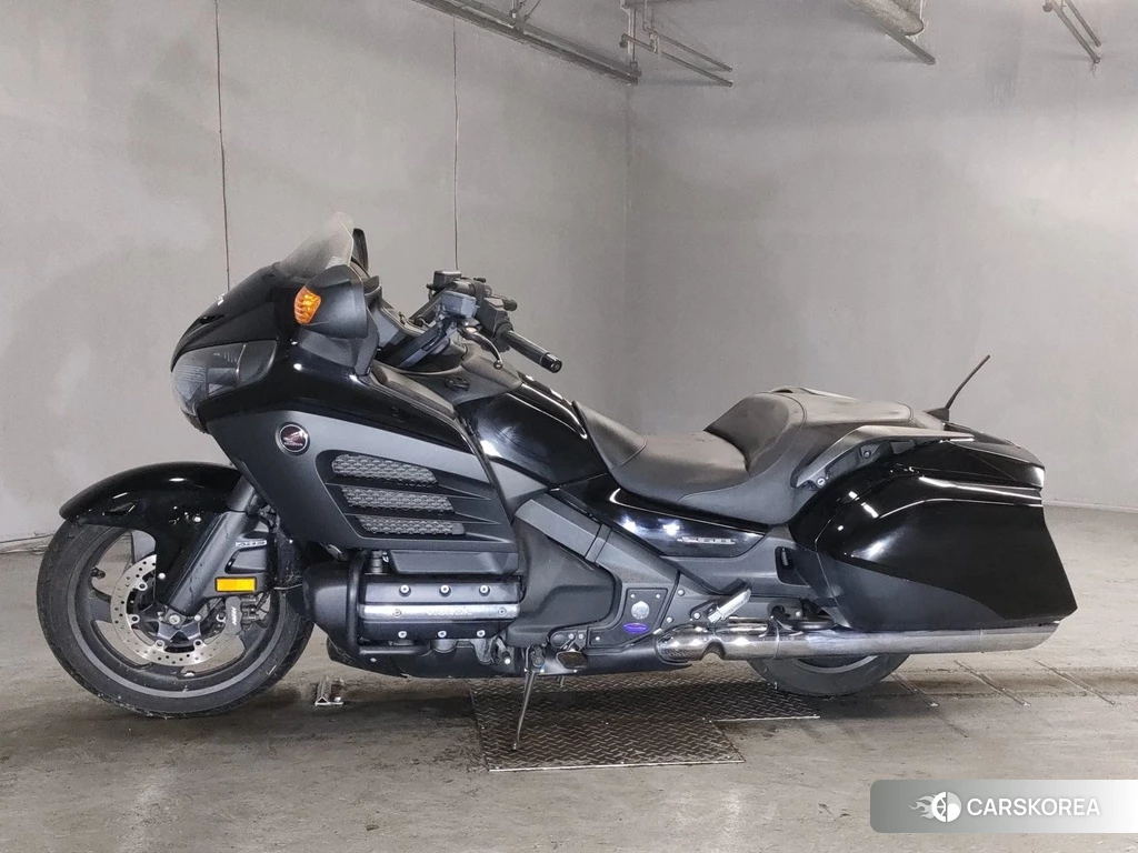 Проданный Honda GL1800 F6B 2013 из Японии