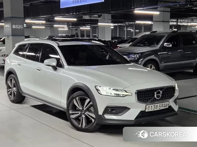 Volvo V60 Cross-Country 2nd Generation 2019 Белый из Кореи, фото 2