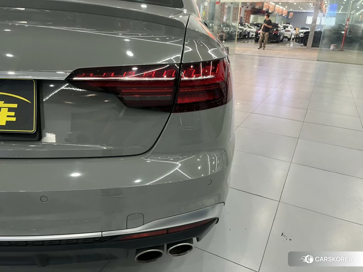 Audi S4 2021 Темно-серый из Китая, фото 5