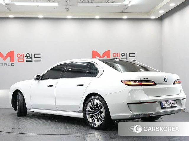 BMW 7 Series (G70) id 4211970 из Кореи 12